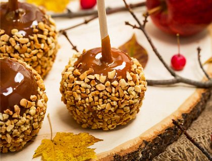 Totally Sweet Nutty Toffee Apples